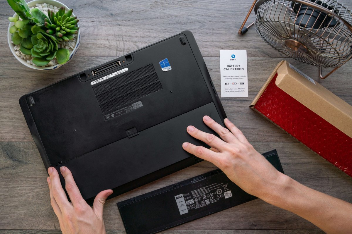 Battery replacement in a PC laptop