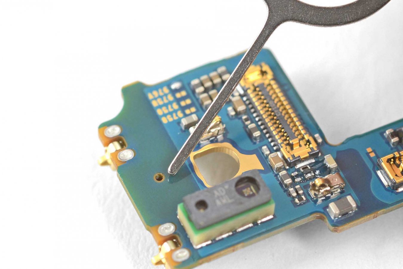 Why You Can’t Really Damage Your Microphone Port with a SIM Eject Tool