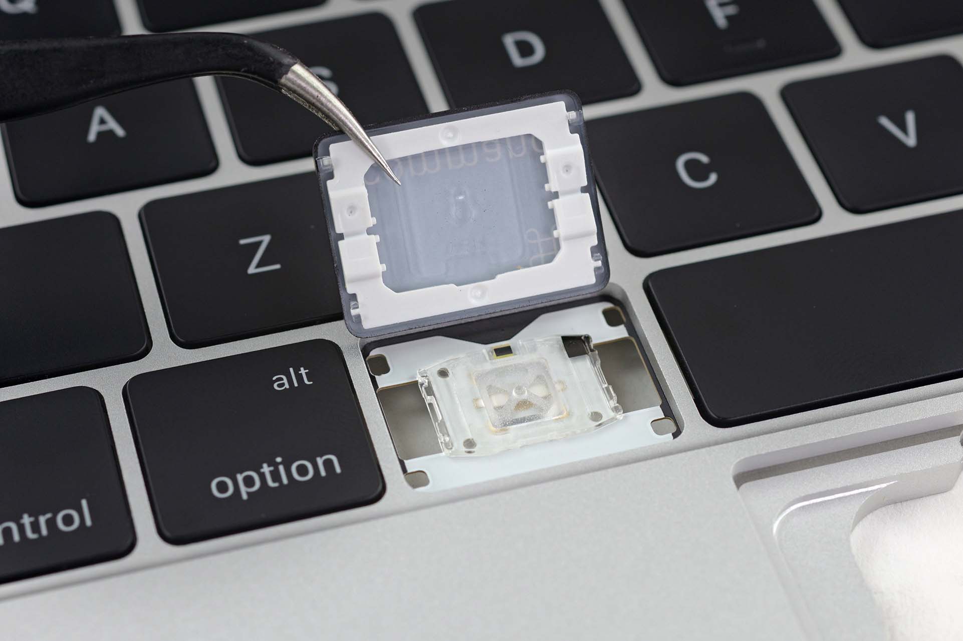 The New Macbook Pro Keyboard Is A Throwback In The Best Way Ifixit 