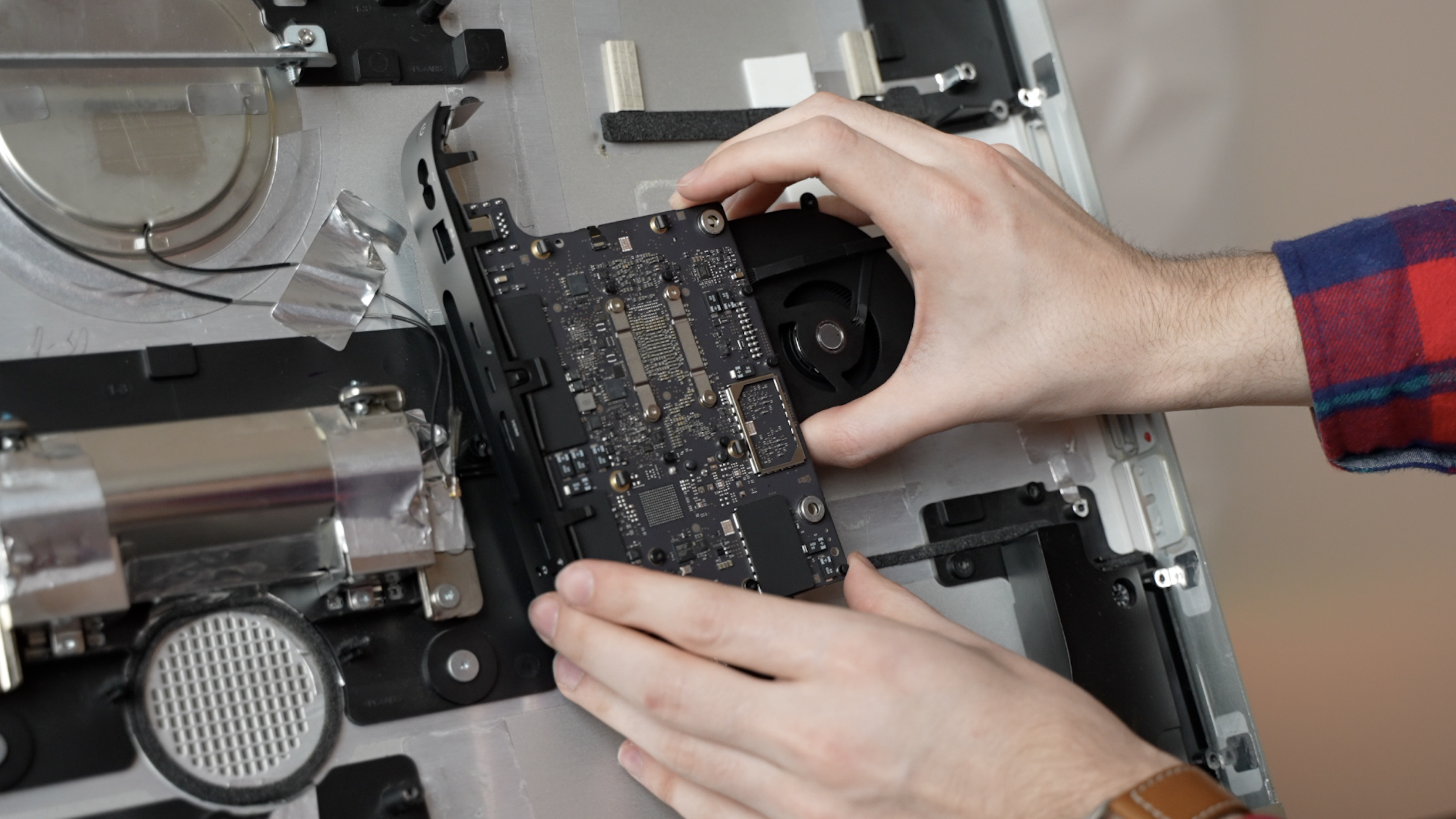 Inserting an M1 logic board into an iMac body