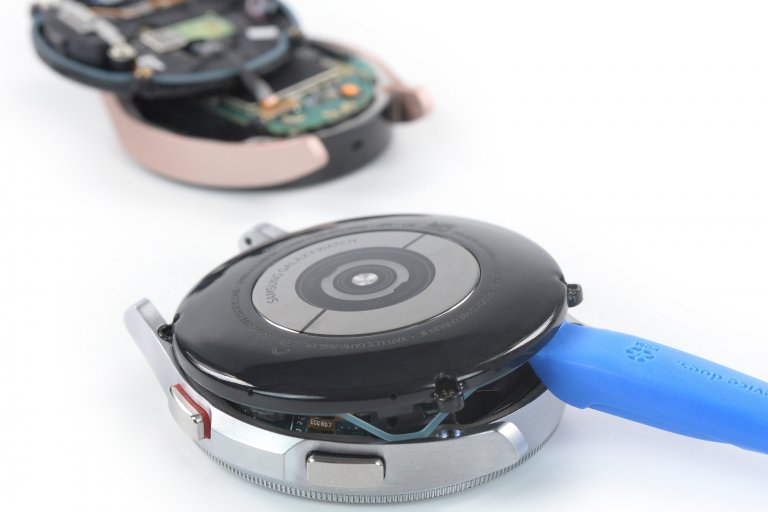 Prying into a new Galaxy Watch4 Classic