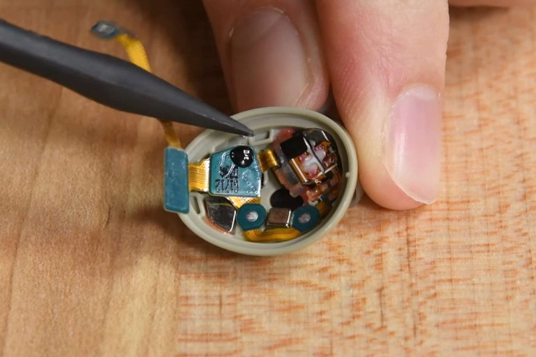 Samsung Galaxy Buds2, disassembled