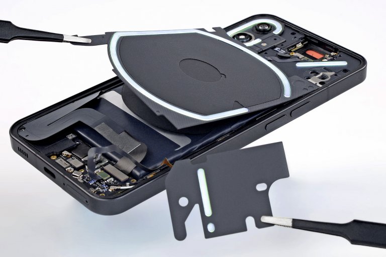 Nothing Phone (1) floats in the air. Tweezers on the upper left and bottom right corner are holding parts of the Glyph Interface.