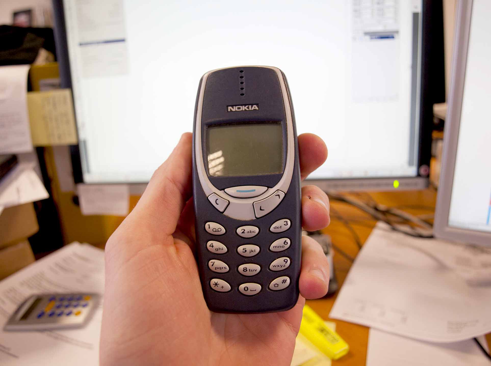 Lessons from the Indestructible Nokia 3310 - iFixit