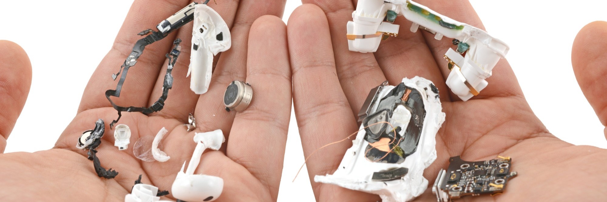 AirPods Pro 3 Teardown: Still a Tragedy
