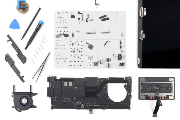 The M5 MacBook Pro battery replacement procedure, laid out on the table