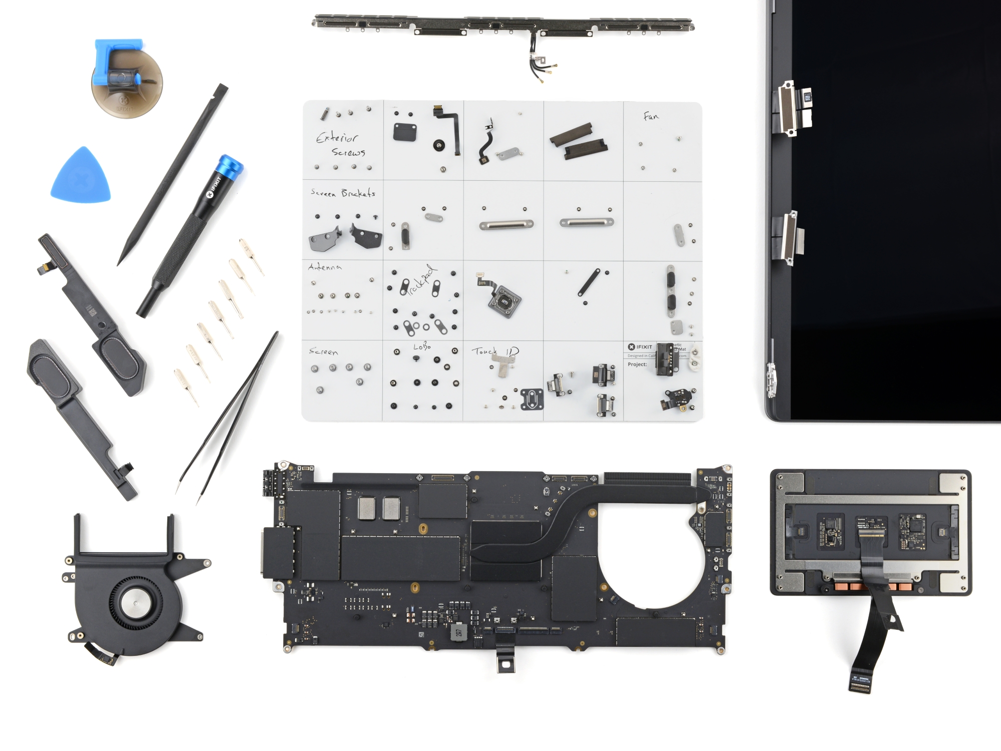 Changing an M5 MacBook Pro battery the Apple way